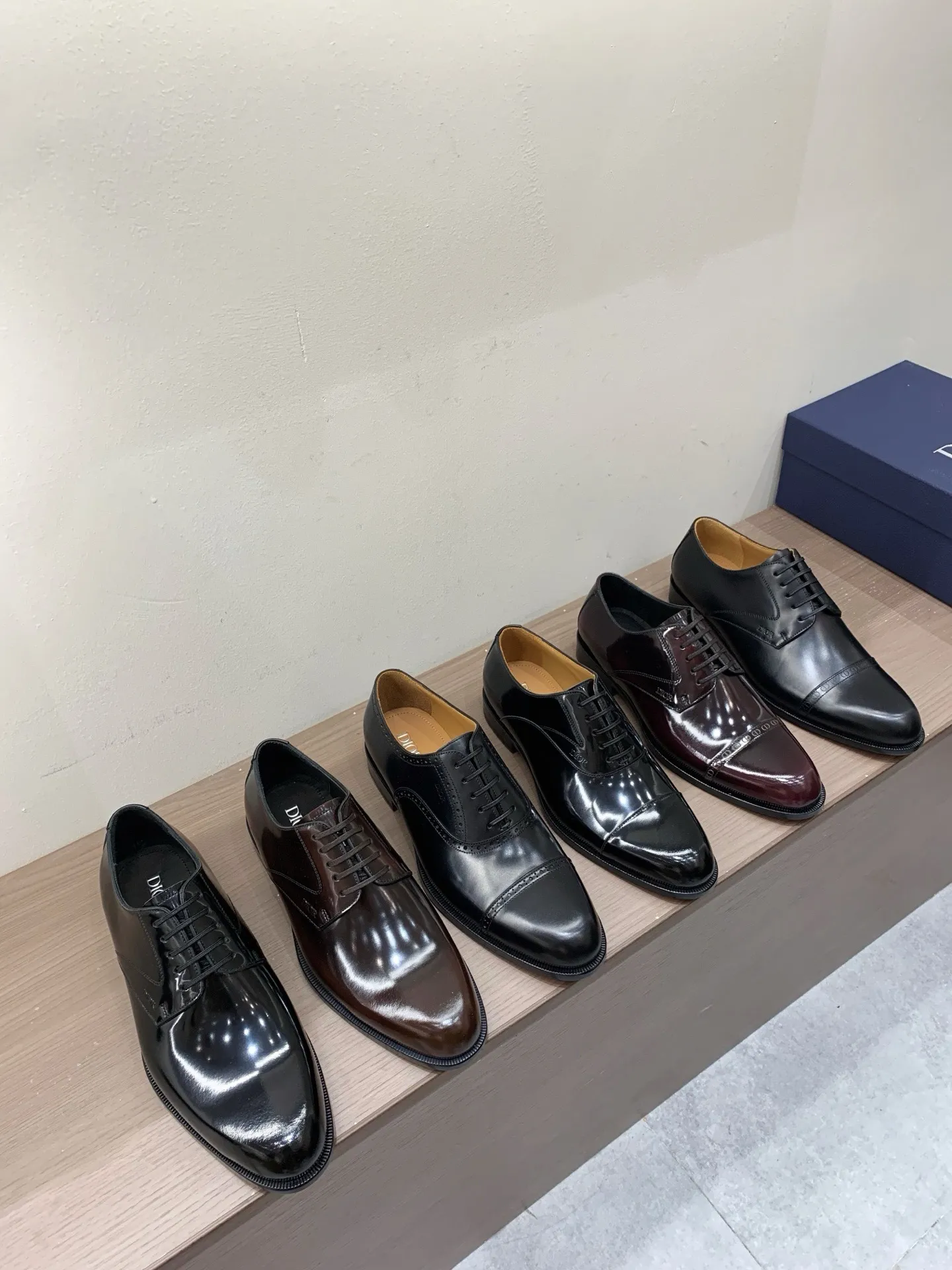 [Dior] Top P: 960💰 Standard code 39-44 (38.45.46 custom-made, non-returnable and non-exchangeable) Dior Dior's latest high-end men's boutique casual leather shoes, imported cowhide upper, water-dyed cowhide lining, imported leather outsole, perfect details are impeccable.